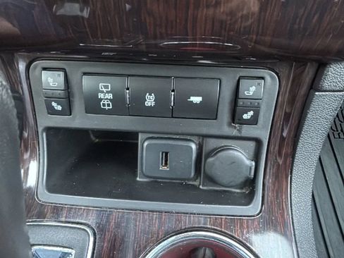 Used 2017 Chevrolet Traverse LT w/ Style and Technology Package image 21