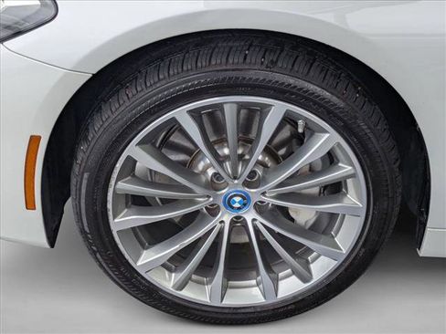Used 2023 BMW 530e w/ Premium Package image 25
