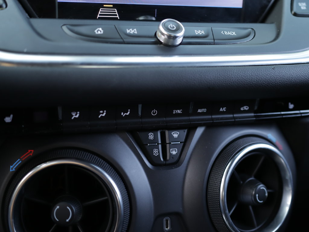 Used 2020 Chevrolet Blazer LT FWD image 15