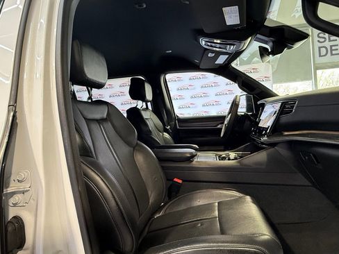 Used 2024 Jeep Wagoneer L Series II w/ Flexible Seating Group AWD/4WD image 62