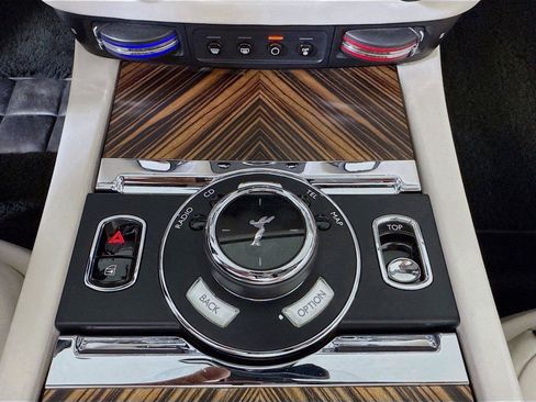 Used 2016 Rolls-Royce Dawn RWD image 24