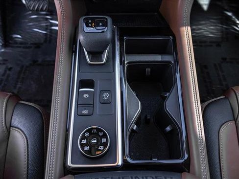 Used 2023 Nissan Pathfinder Platinum image 20