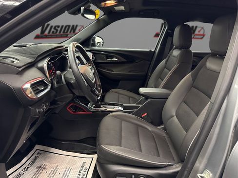 Used 2023 Chevrolet TrailBlazer RS w/ Sun and Liftgate Package image 9