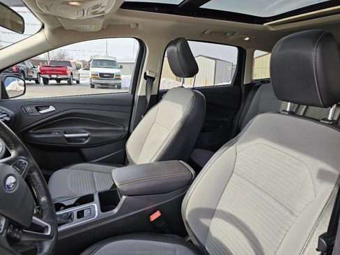 Used 2018 Ford Escape SE w/ SE Sport Appearance Package image 9