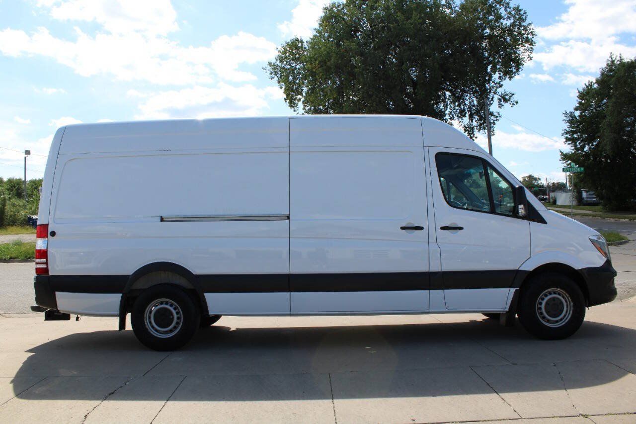 Used 2015 Mercedes-Benz Sprinter 2500 image 3