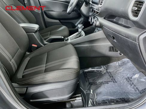 Used 2025 Hyundai Venue SEL FWD image 32