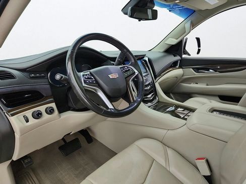 Used 2018 Cadillac Escalade Luxury AWD/4WD image 9
