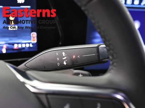 Used 2025 Chevrolet Suburban Z71 image 13