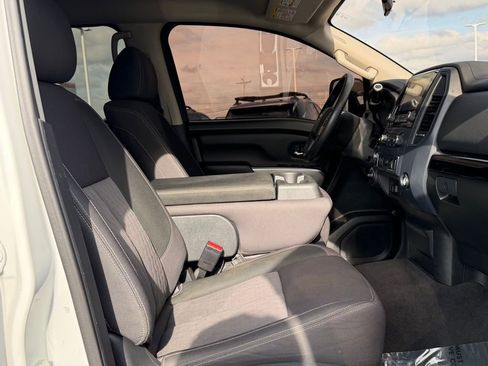 Used 2022 Nissan Titan SV AWD/4WD image 22