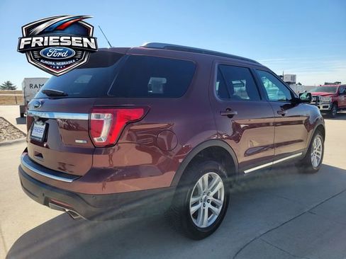 Used 2018 Ford Explorer XLT w/ Equipment Group 202A image 7
