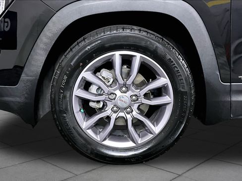 Used 2024 GMC Terrain SLT FWD image 11