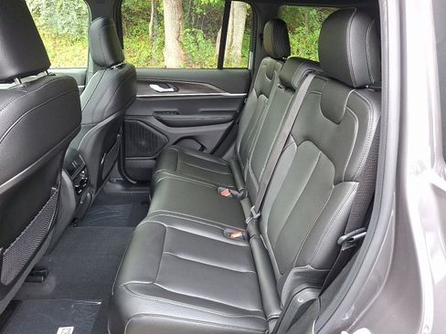 New 2025 Jeep Grand Cherokee Limited image 6