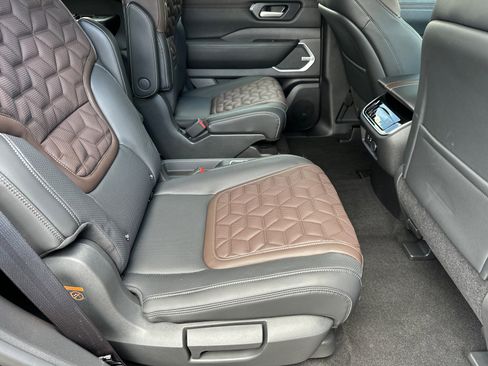 New 2025 Nissan Armada Platinum image 16