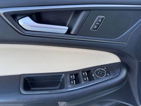 Used 2022 Ford Edge SE w/ Black Appearance Package image 16