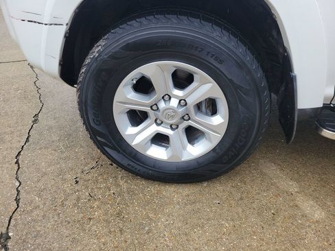 Used 2018 Toyota 4Runner SR5 RWD image 30