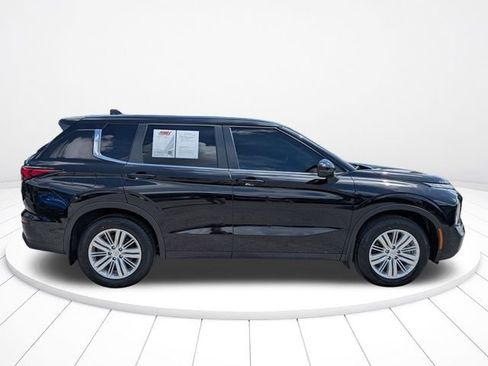 Used 2024 Mitsubishi Outlander ES FWD image 3