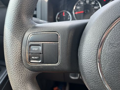 Used 2012 Jeep Liberty Sport AWD/4WD image 15