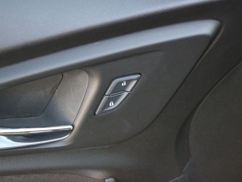 Used 2017 Chevrolet Malibu LT FWD image 12