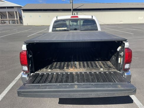 Used 2023 Toyota Tacoma 2WD Access Cab image 9