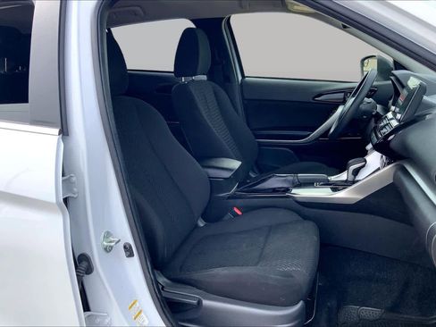 Used 2022 Mitsubishi Eclipse Cross LE FWD image 9