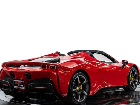 Used 2023 Ferrari SF90 Spider image 6