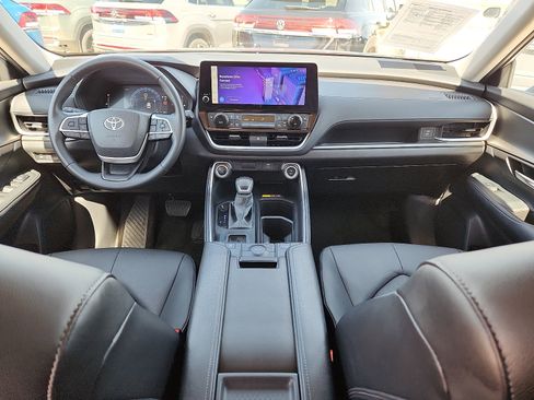 Used 2025 Toyota Grand Highlander FWD image 11