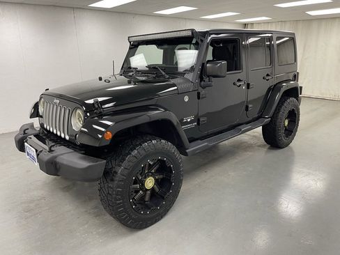 Used 2017 Jeep Wrangler Unlimited Sahara image 1