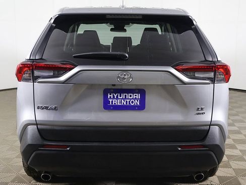 Used 2024 Toyota RAV4 LE AWD/4WD image 9