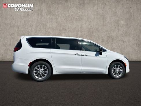 New 2027 Chrysler Pacifica Select AWD/4WD image 4
