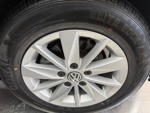 Used 2016 Volkswagen Golf S image 27