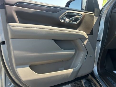 Used 2023 Chevrolet Suburban Z71 w/ Luxury Package image 11