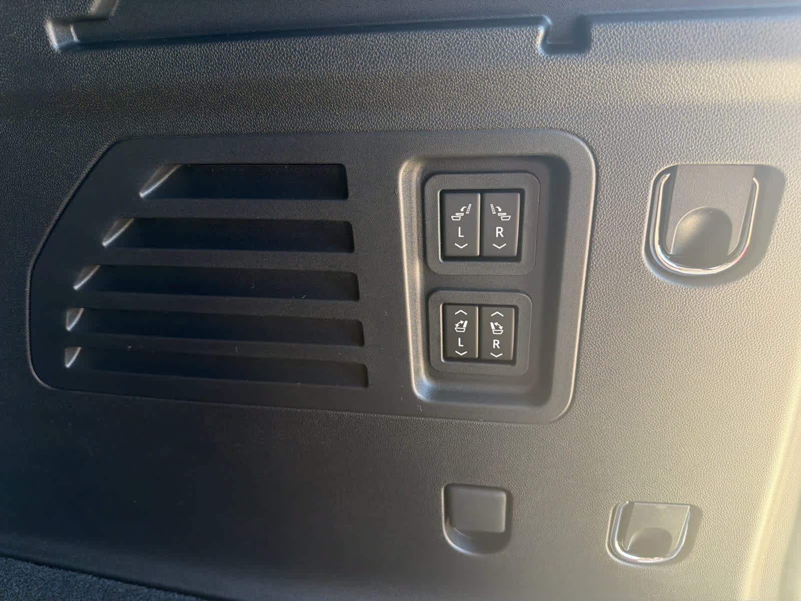 New 2026 Chevrolet Traverse RS w/ LPO, Floor Liner Package FWD image 32