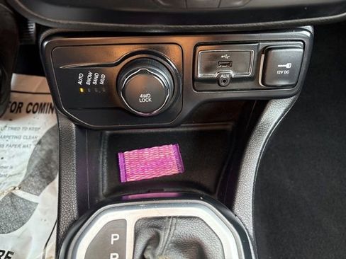 Used 2018 Jeep Renegade Altitude image 19