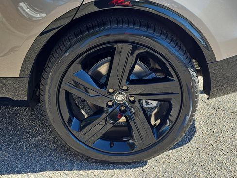 New 2026 Land Rover Discovery Dynamic SE image 33