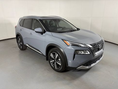 Used 2022 Nissan Rogue Platinum w/ Head-Up Display Package FWD image 2
