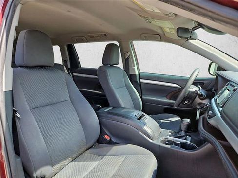 Used 2019 Toyota Highlander LE FWD image 20
