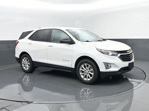 Used 2021 Chevrolet Equinox LS w/ LS Convenience Package AWD/4WD image 3