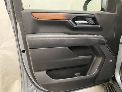 Used 2025 GMC Yukon Denali AWD/4WD image 10