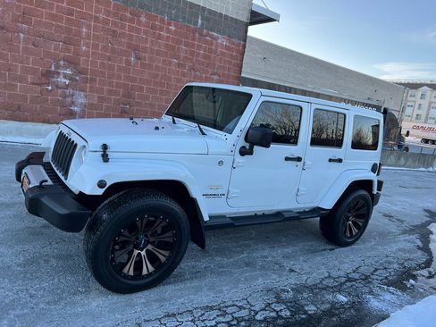 Used 2014 Jeep Wrangler Unlimited Sahara w/ Connectivity Group image 8
