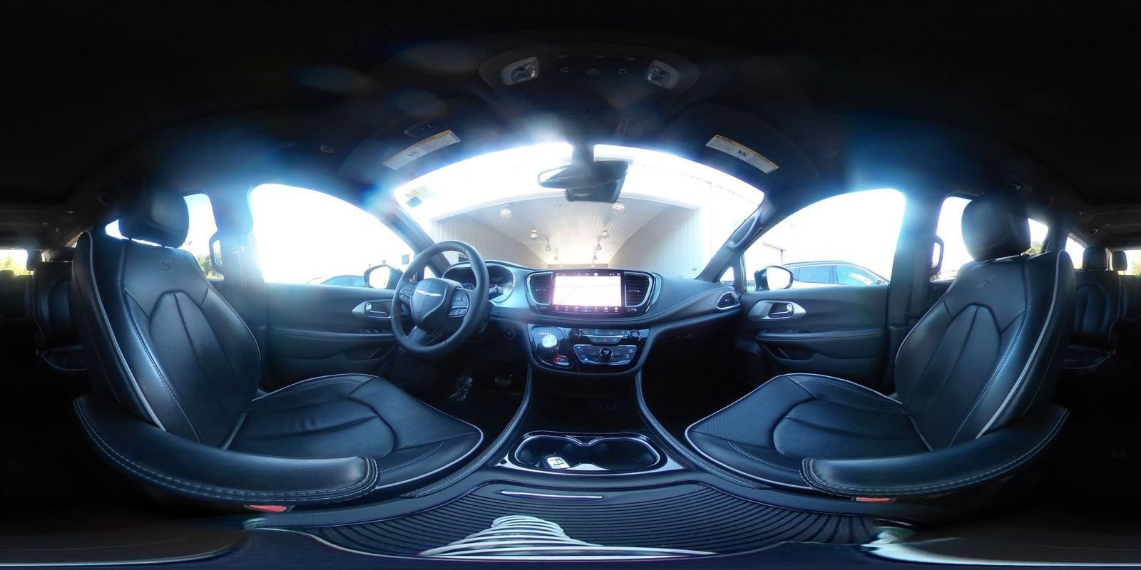 Used 2025 Chrysler Pacifica Limited FWD image 46