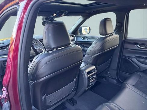 Used 2023 Jeep Grand Cherokee Altitude AWD/4WD image 24