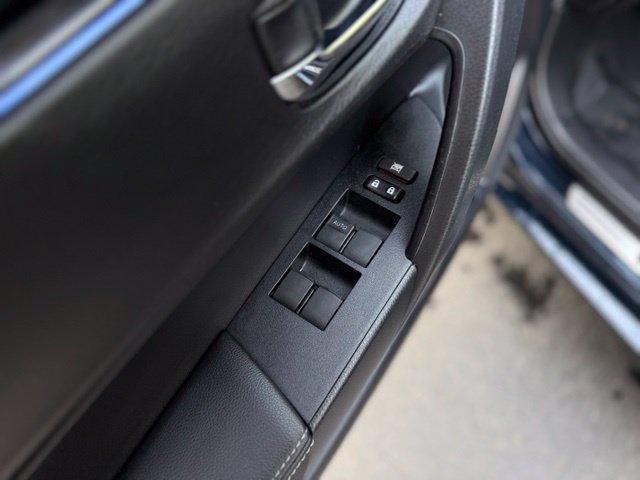 Used 2017 Toyota Corolla SE w/ SE Premium Package FWD image 12