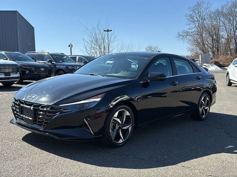 Used 2023 Hyundai Elantra Limited image 3