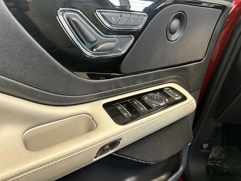 Used 2025 Lincoln Aviator Reserve w/ Illumination Package image 32