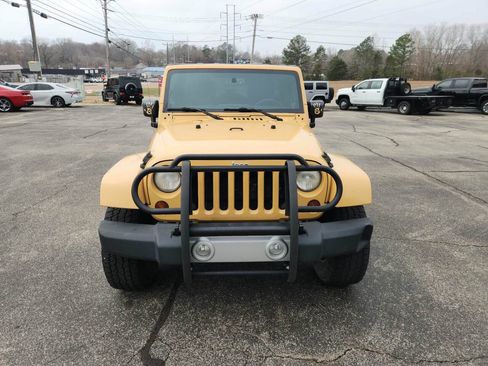 Used 2013 Jeep Wrangler Unlimited Sahara w/ Max Tow Pkg AWD/4WD image 4