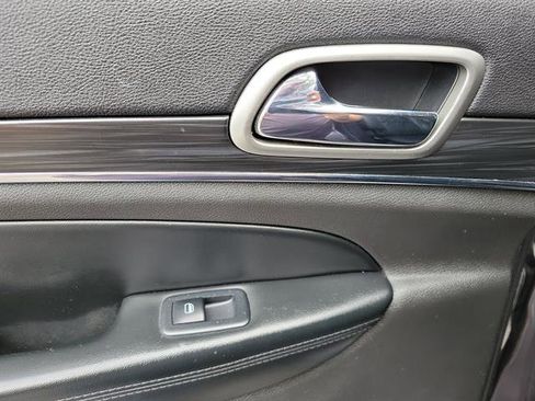 Used 2019 Jeep Grand Cherokee Limited image 11