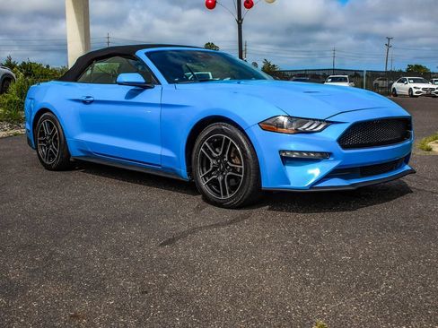Used 2023 Ford Mustang Premium RWD image 3