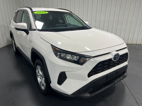 Used 2019 Toyota RAV4 LE image 18
