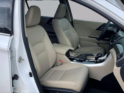 Used 2016 Honda Accord Touring image 9