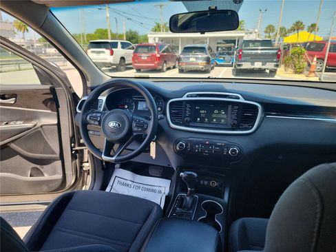 Used 2018 Kia Sorento FWD image 26